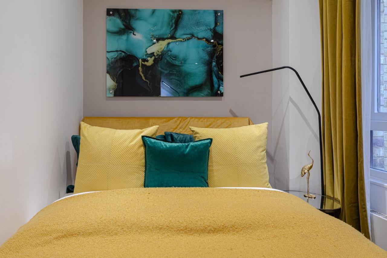 Explore The Exquisite West-end From A Harrods Family And Couple Apartment