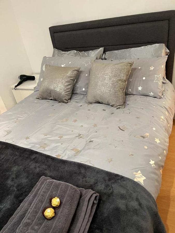 Stunning Oxford Street Furnished * London