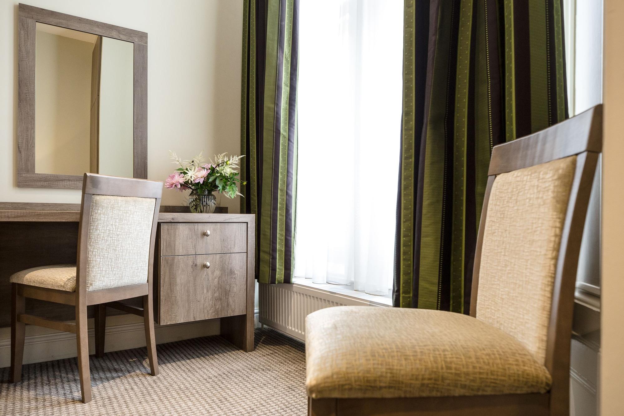 Kensington Gardens Hotel 2*