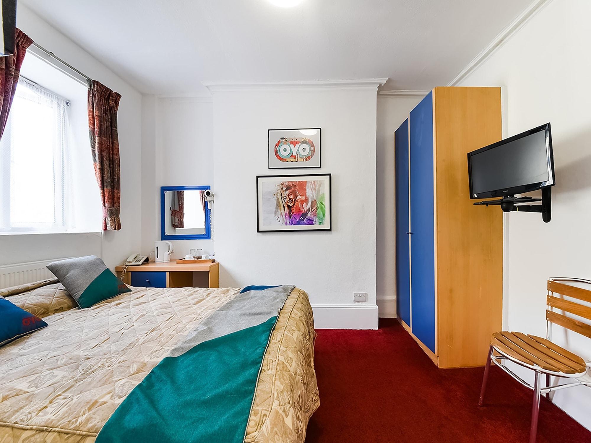 Boston Court Hotel 3*