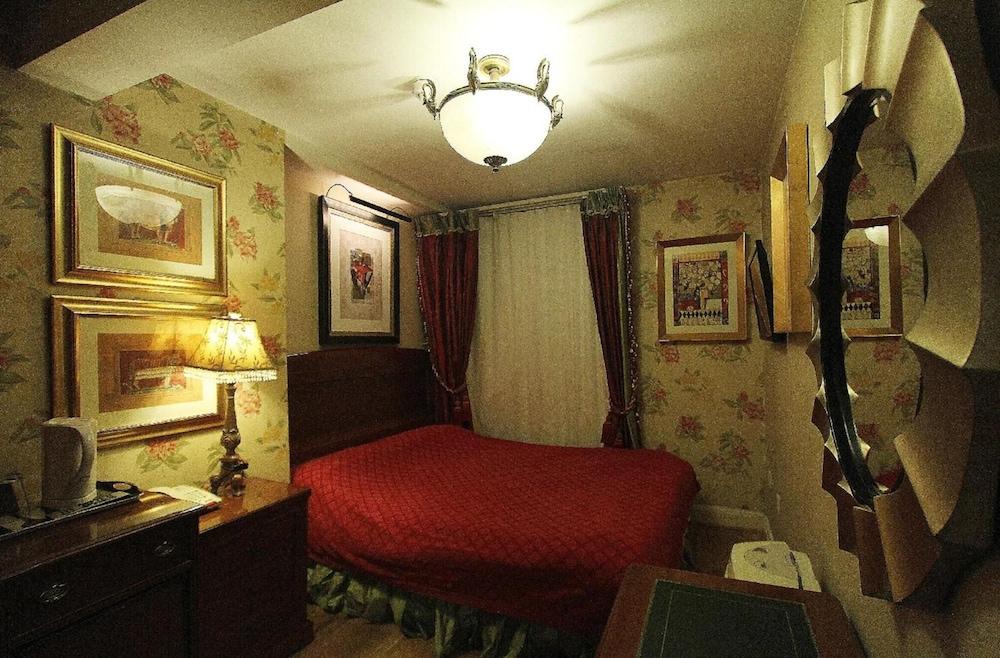 Opulence Hotel