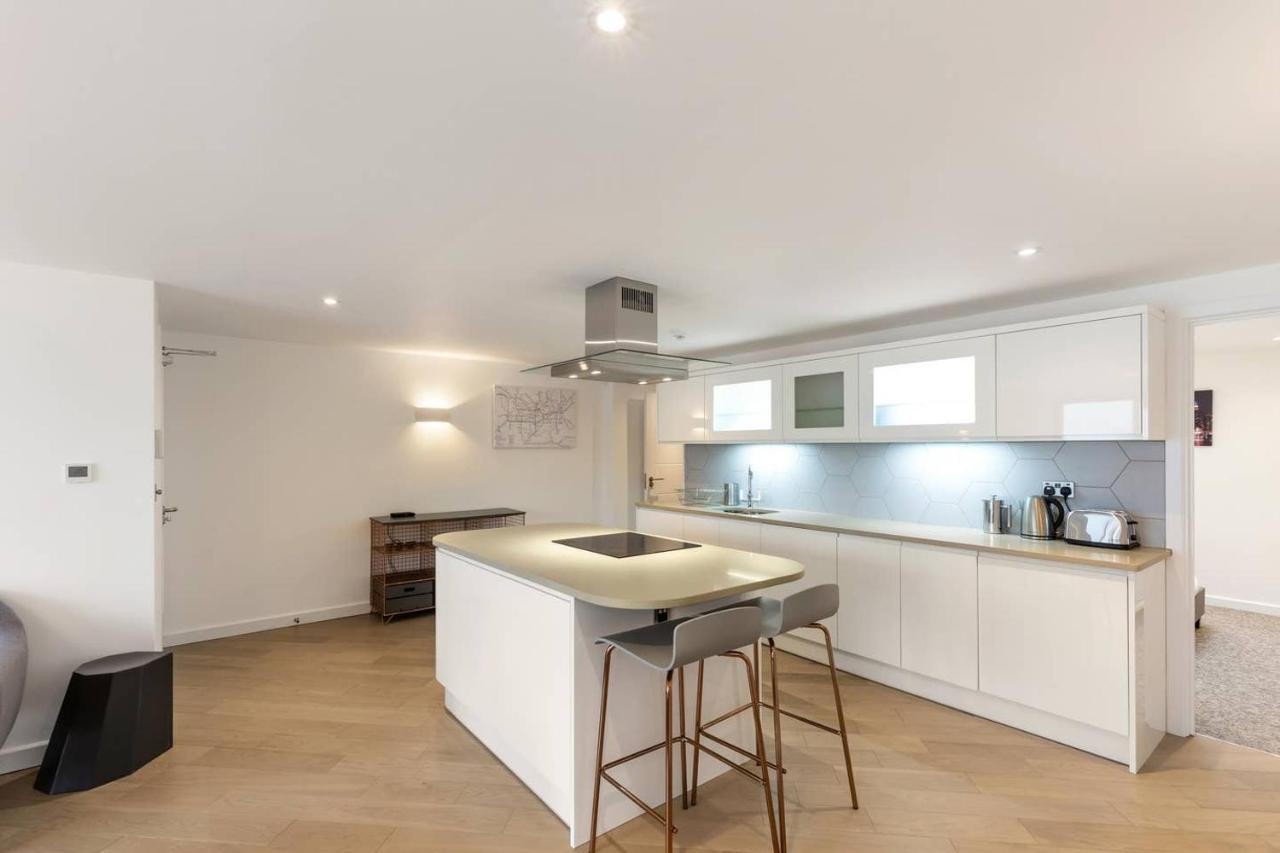 Stunning 1 Bedroom Flat Apartment *