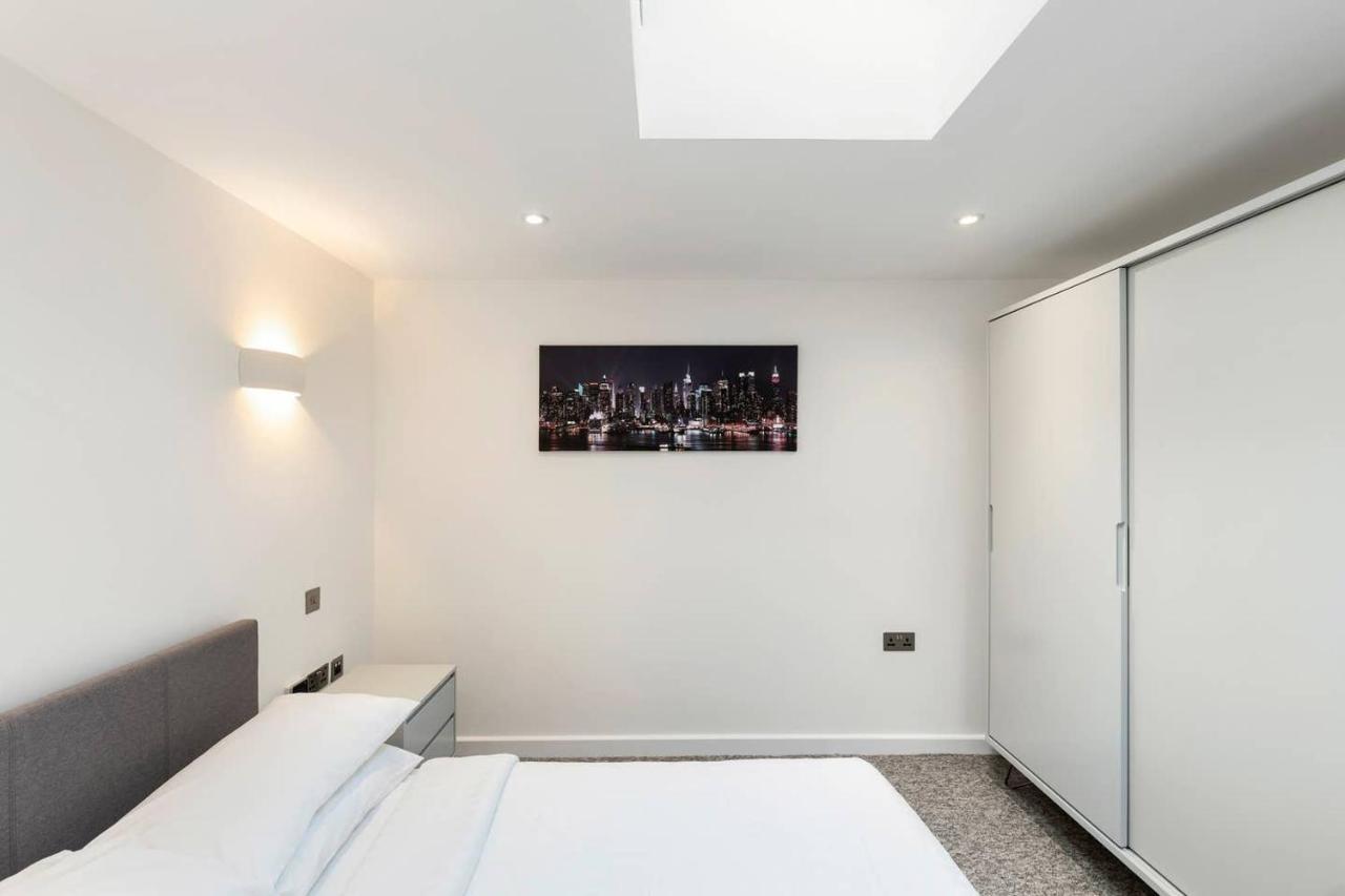 Stunning 1 Bedroom Flat Apartment *