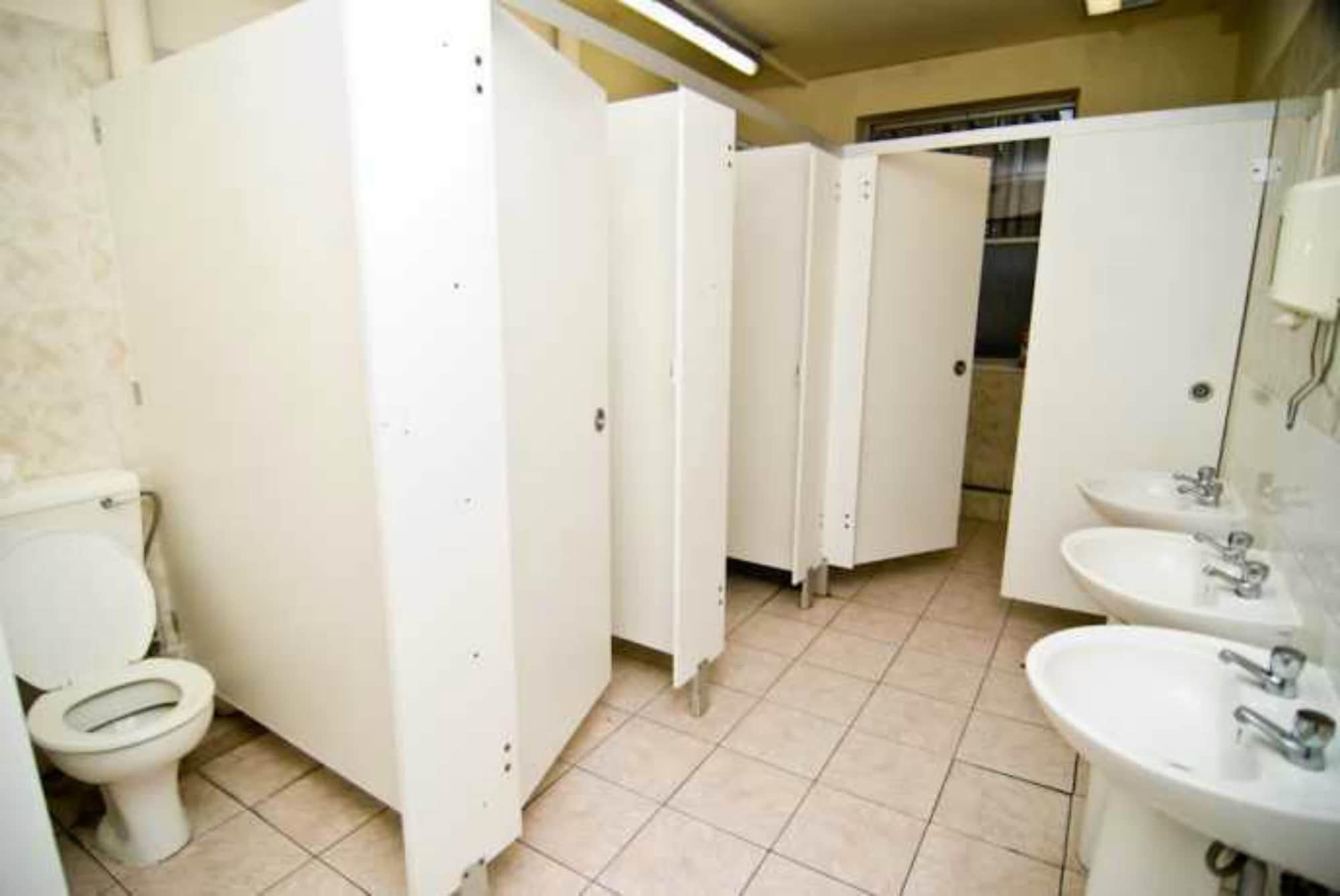 Hostal Kensal Backpackers *