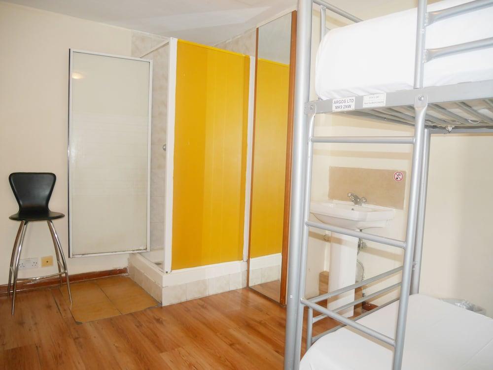 Kensal Backpackers London
