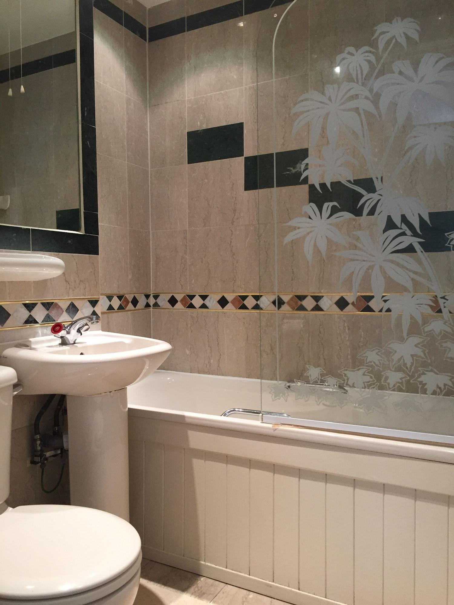 The Brompton Hotel 2*