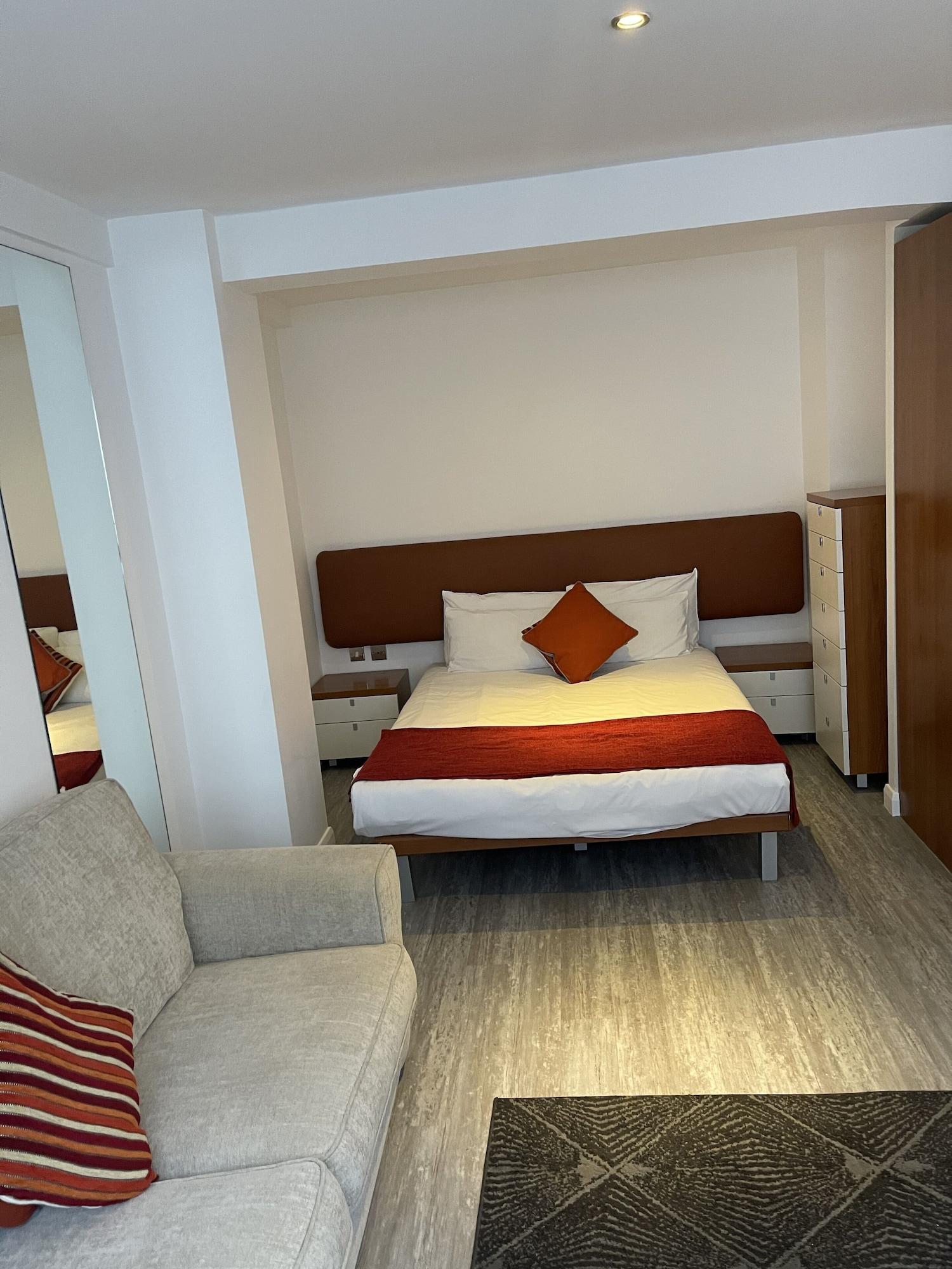 Roland House Aparthotel