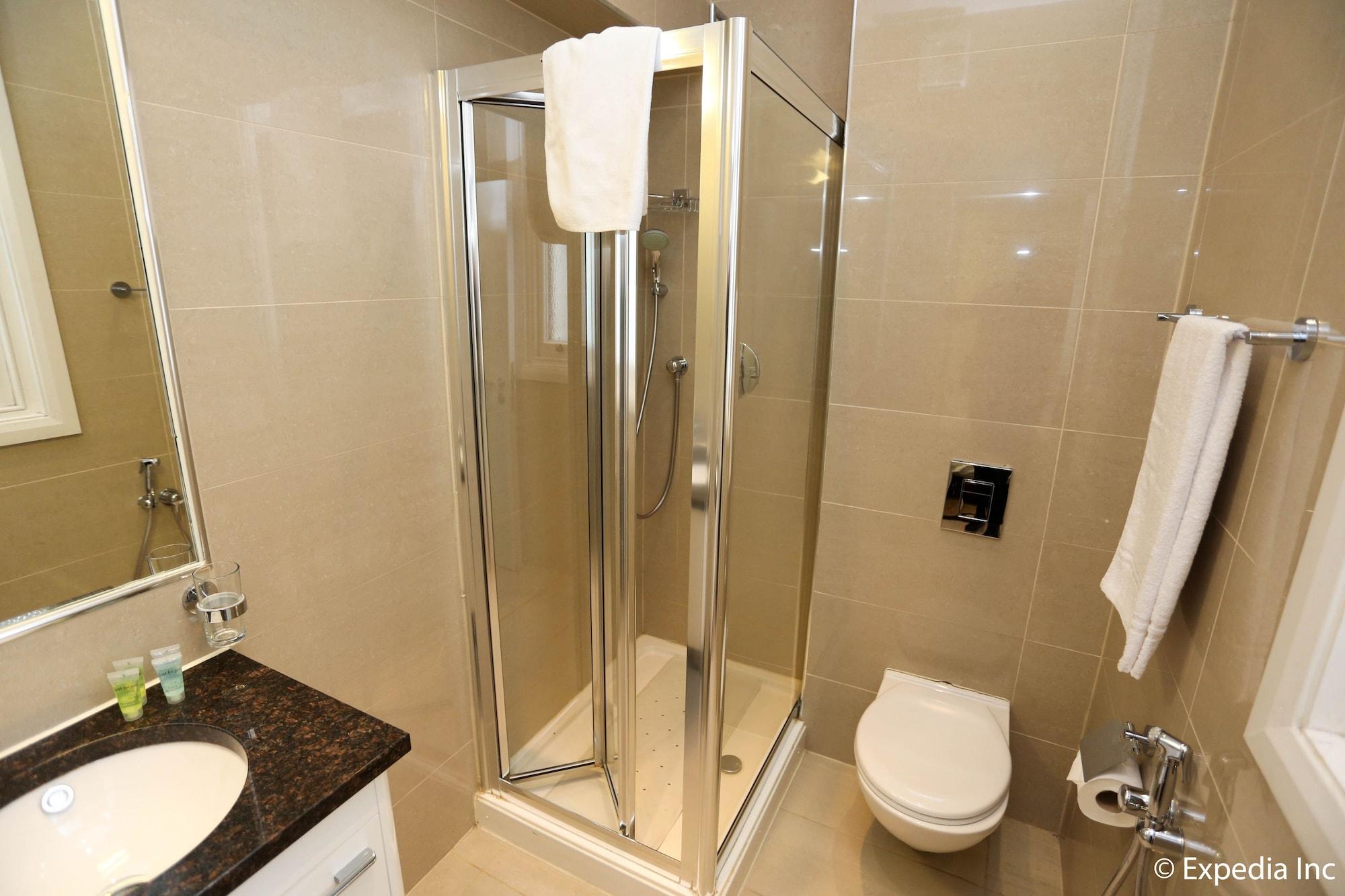 The Kensington Hotel 3*