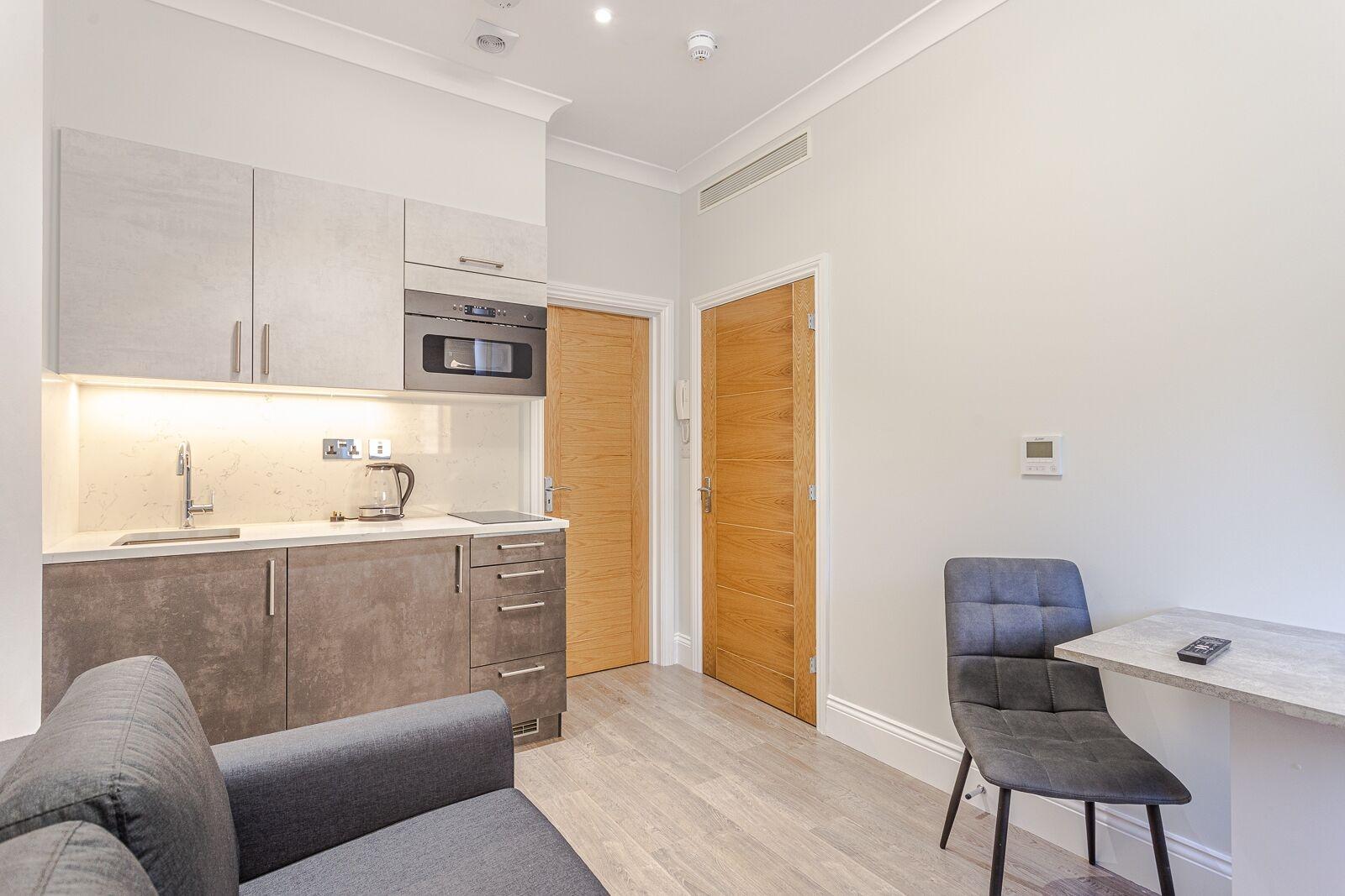 Courtfield Apartment *