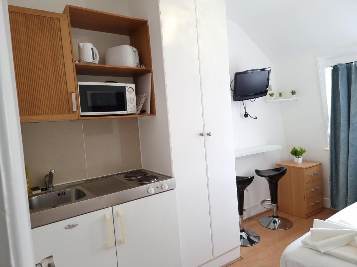 F21-4th Floor Studio For 2 Near Paddington