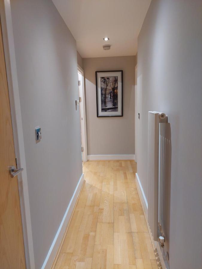 Apartment One Bed Luxury In Heart Of Canary Wharf, E14 London