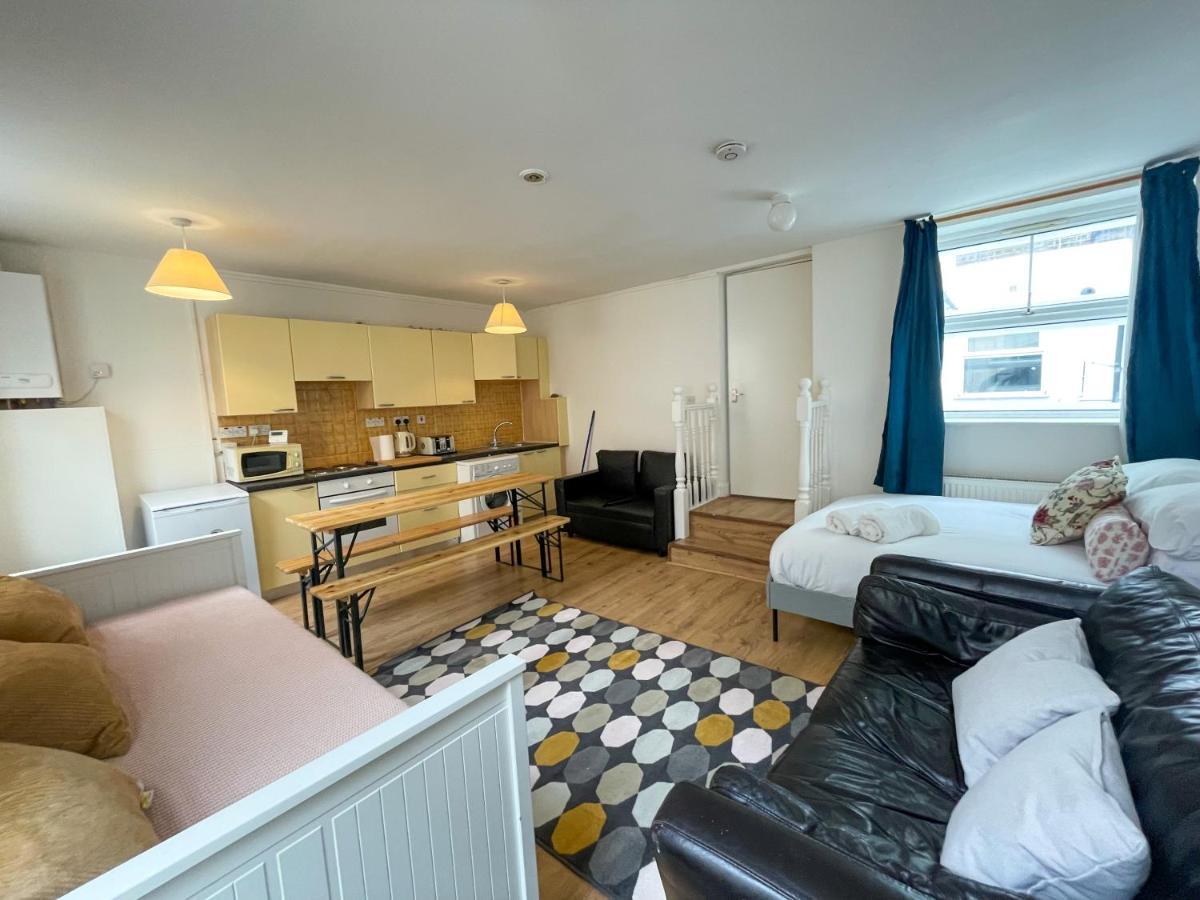 134 Kilburn Road London