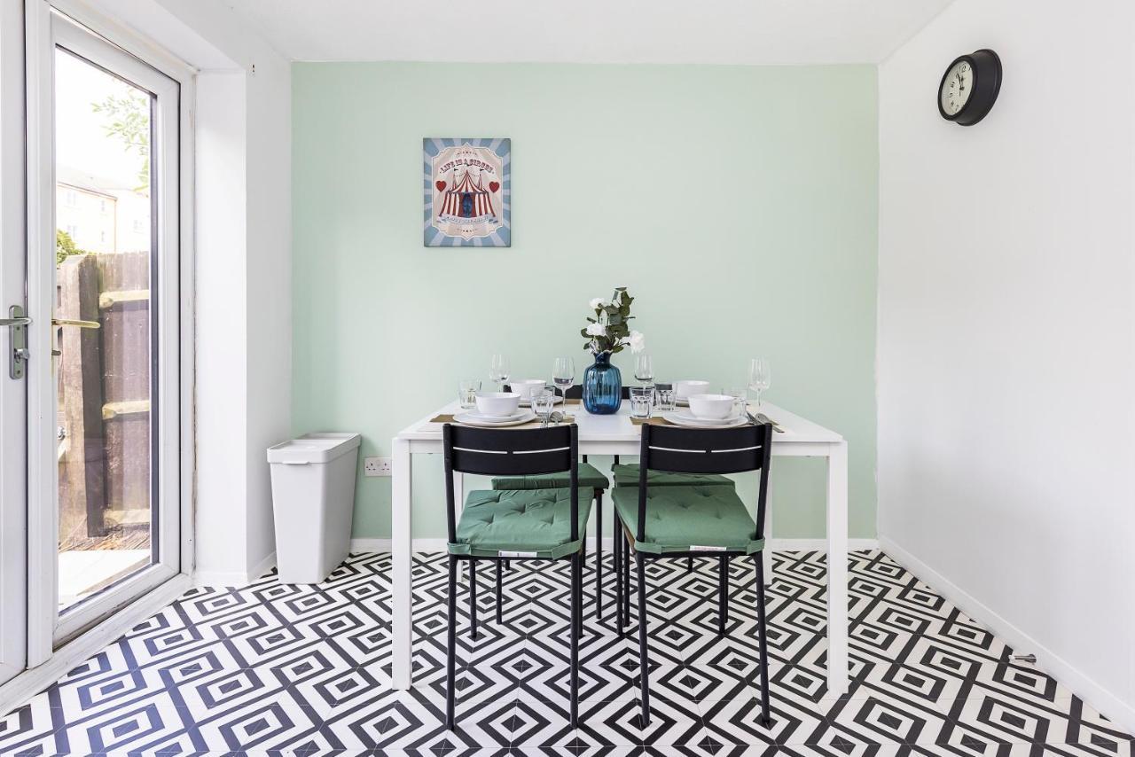 Inglewood Hub Guest house London