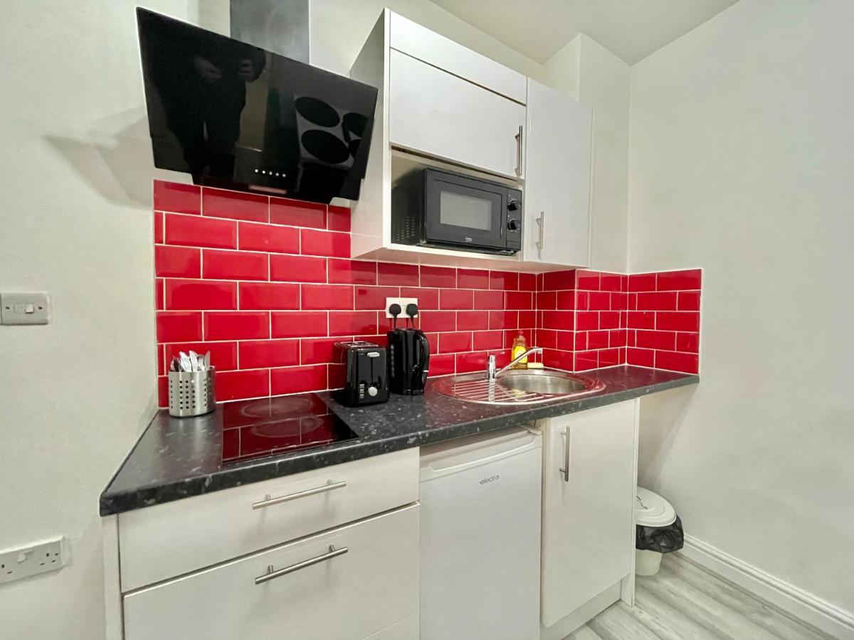 Comfortable - Cosy - Budget In Center