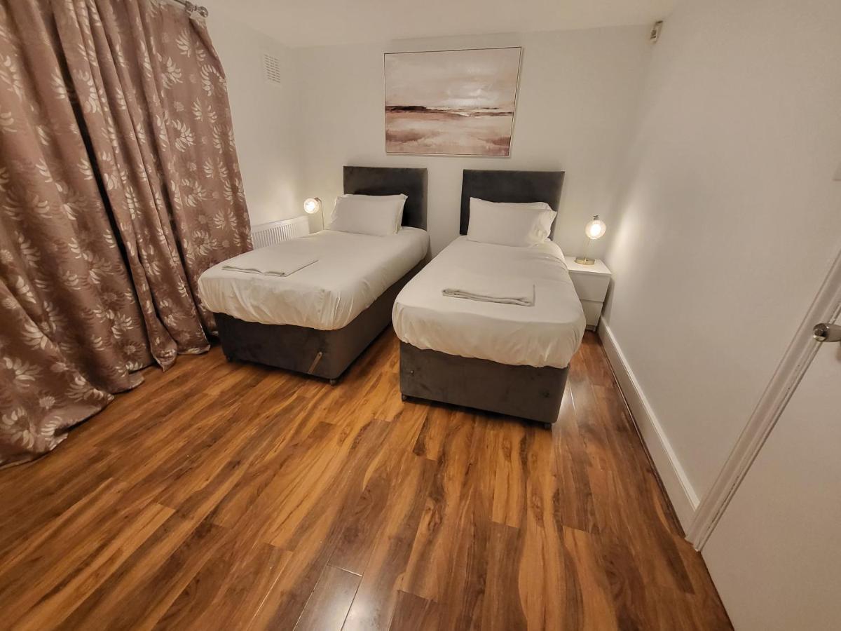 Modern Apartment, Woolwich Apartment *