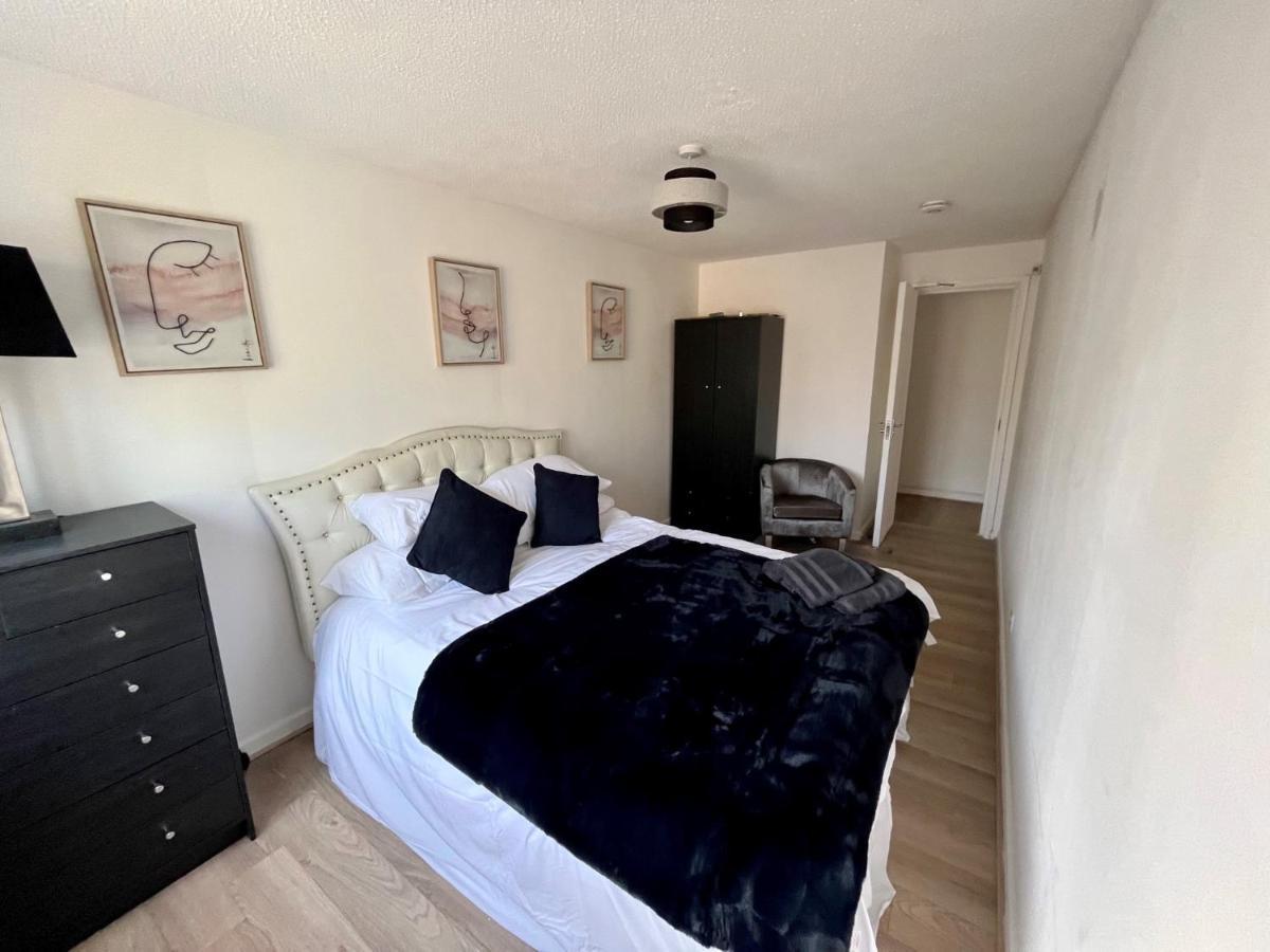 New Cosey 2 Bedroom With Free Parking Appartement Londen