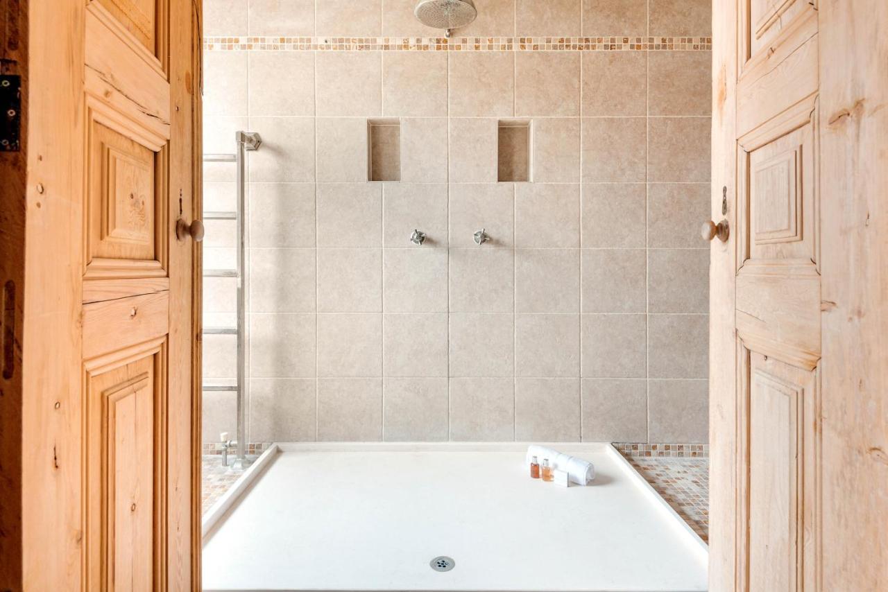Traditional Townhouse Close To Battersea Park By Underthedoormat Apartment London