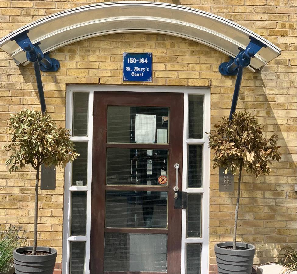New Cosey 2 Bedroom With Free Parking Londen