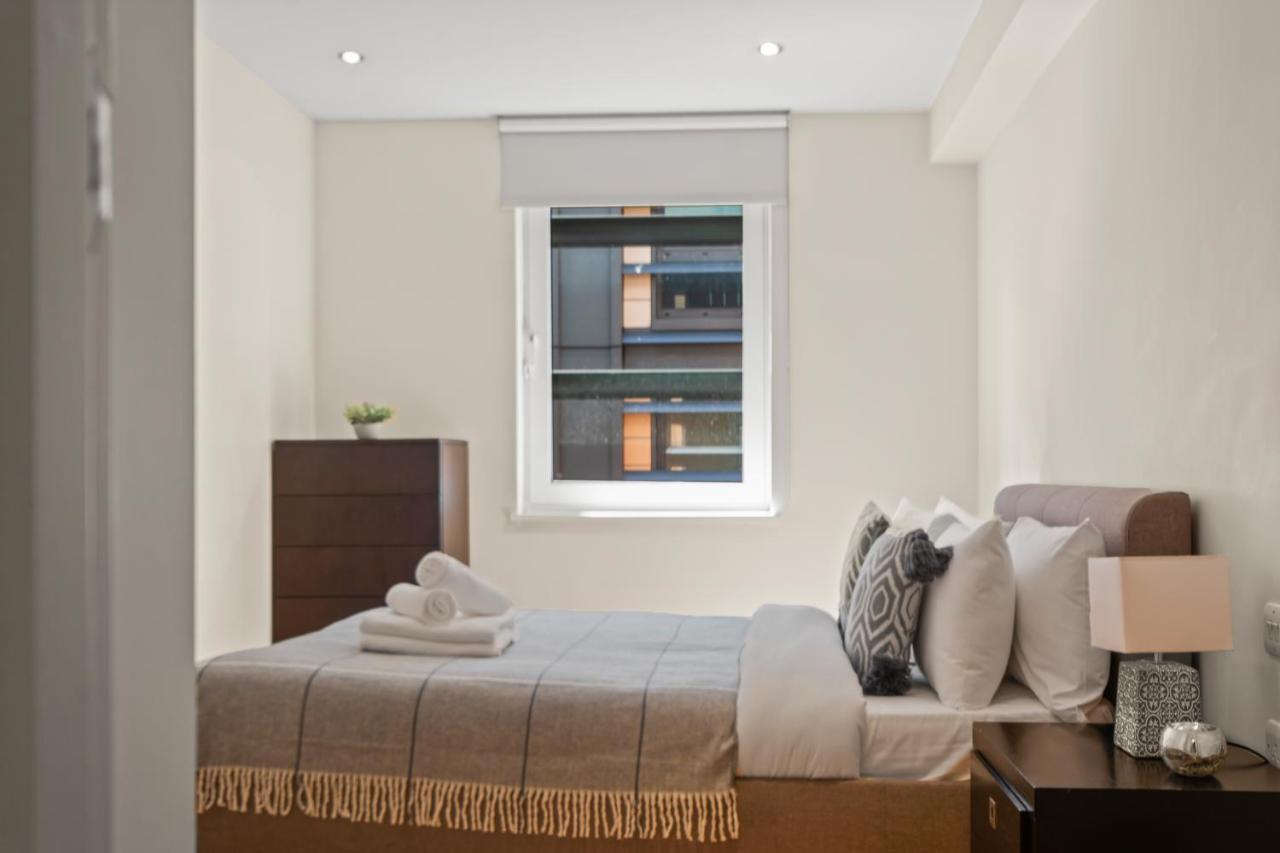 One Bed Serviced Near Blackfriars Apartment London
