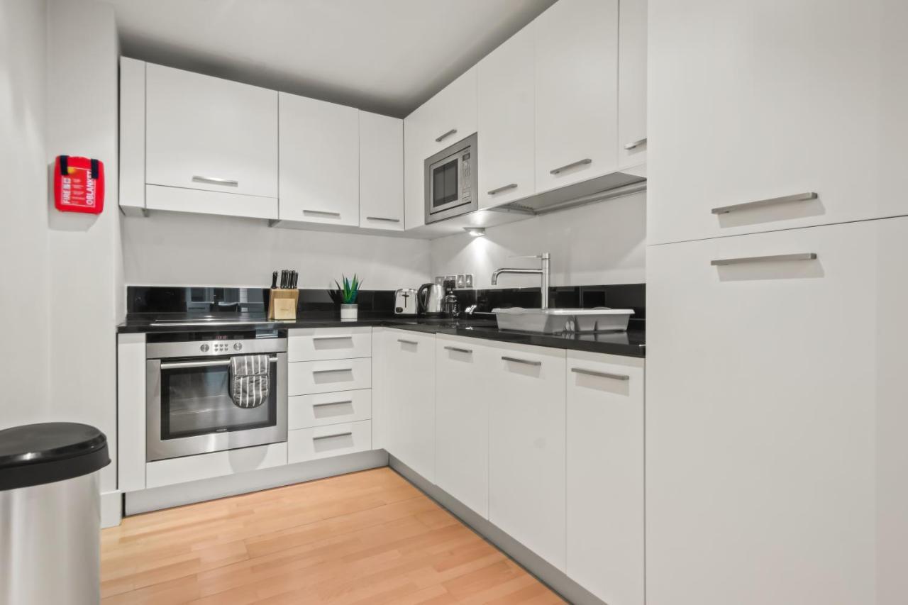One Bed Serviced Near Blackfriars Apartment *