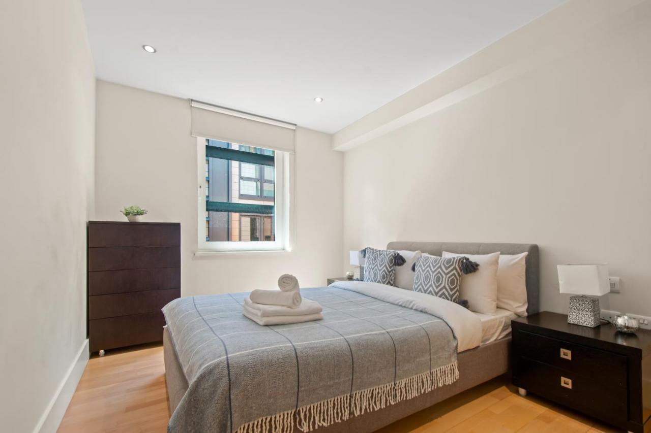One Bed Serviced Near Blackfriars Apartment *
