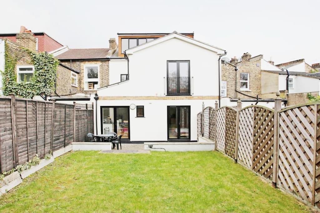 Garden Flat, Wimbledon & Parking, Close To Tennis