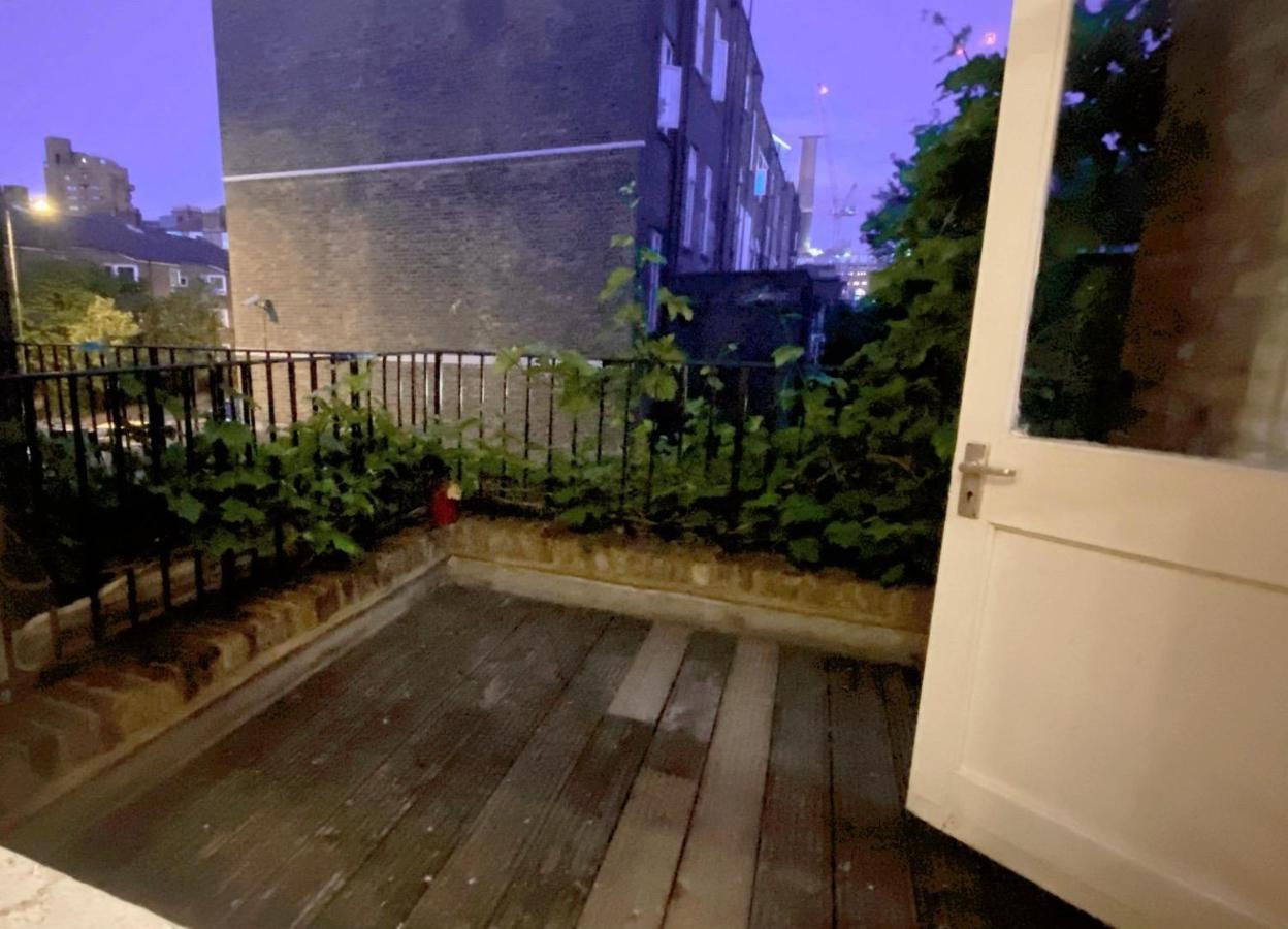 Spacious 1-bedroom Flat With Private Balcony, Patio, And Traditional Decor In Prime Chelsea Location Appartement