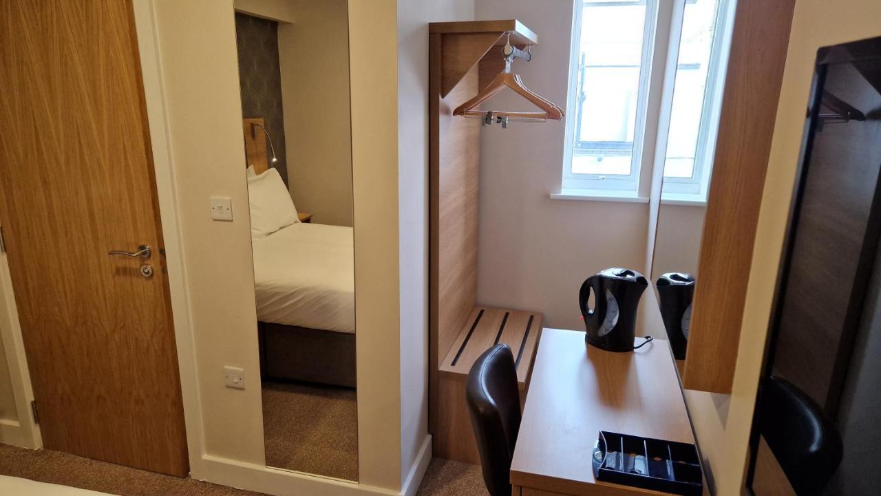 Western Northfields Ealing 3*