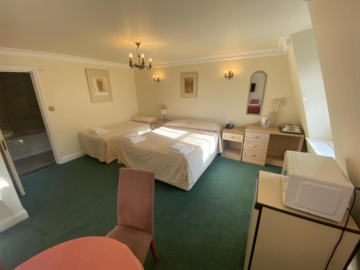 The Brompton Hotel 2*