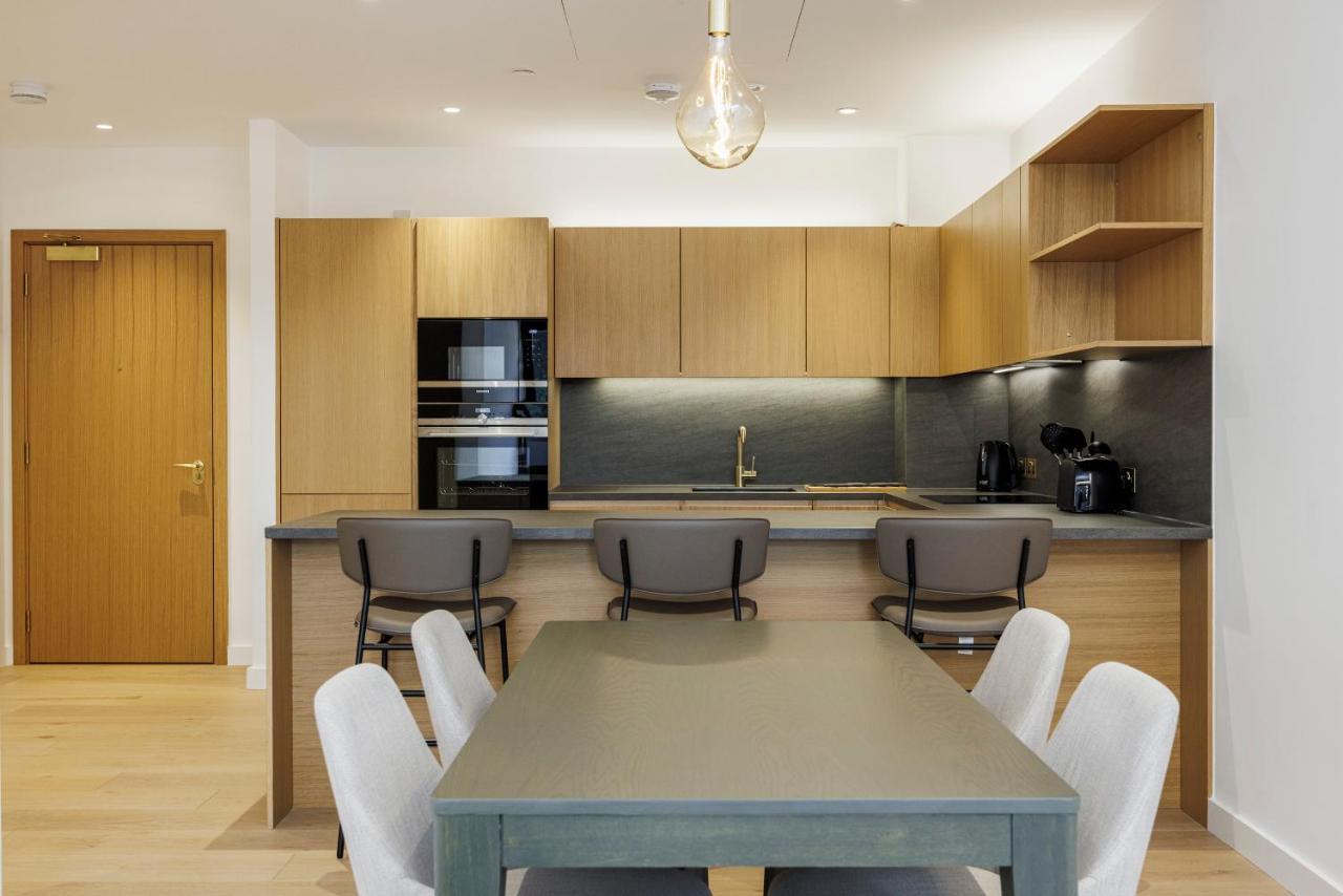 Luxurious Apartments In London, Sk *