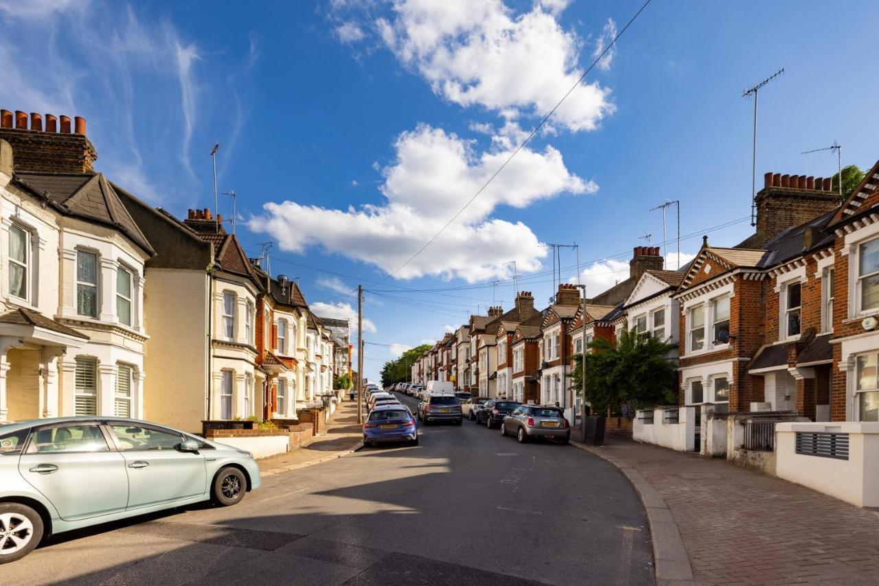 The Battersea Secret - Trendy 3bdr Flat With Patio Apartment