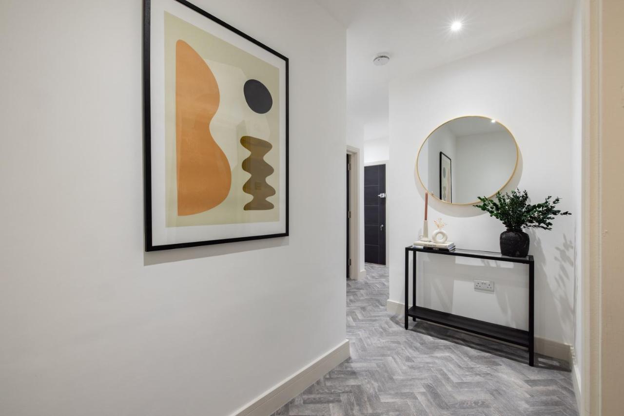 The Battersea Secret - Trendy 3bdr Flat With Patio *