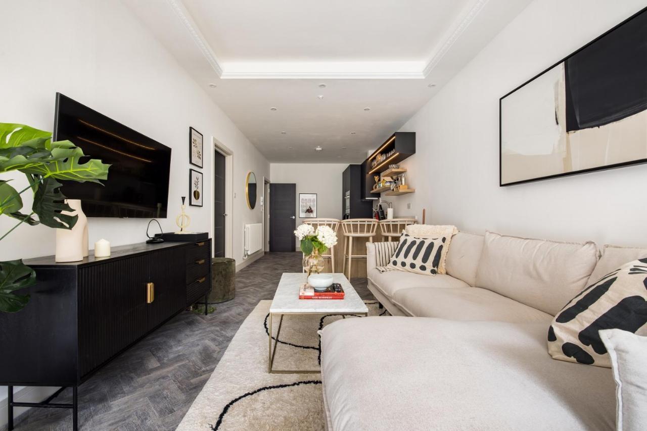 The Battersea Secret - Trendy 3bdr Flat With Patio *