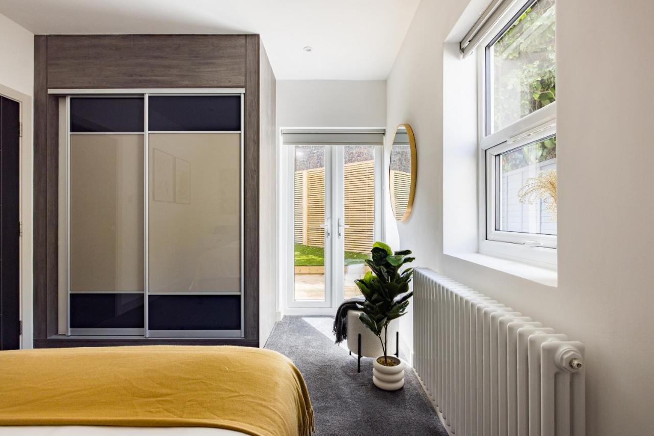 The Battersea Secret - Trendy 3bdr Flat With Patio Apartment *