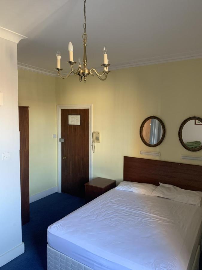 Hotel Merlyn Court London