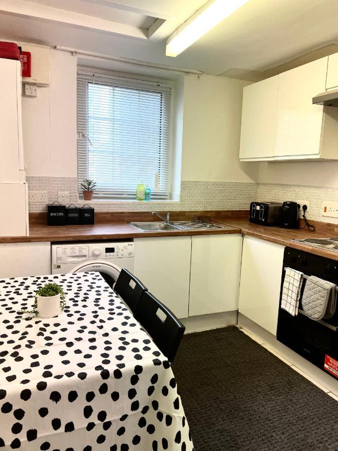 Modern 2 Bedroom Flat, 2 Minutes Walk To Bethnalgreen Station Londen