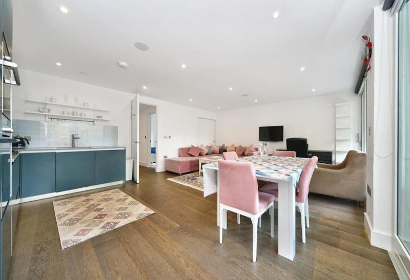 Mysquare Three Bedroom Serviced In Old Street Apartment London
