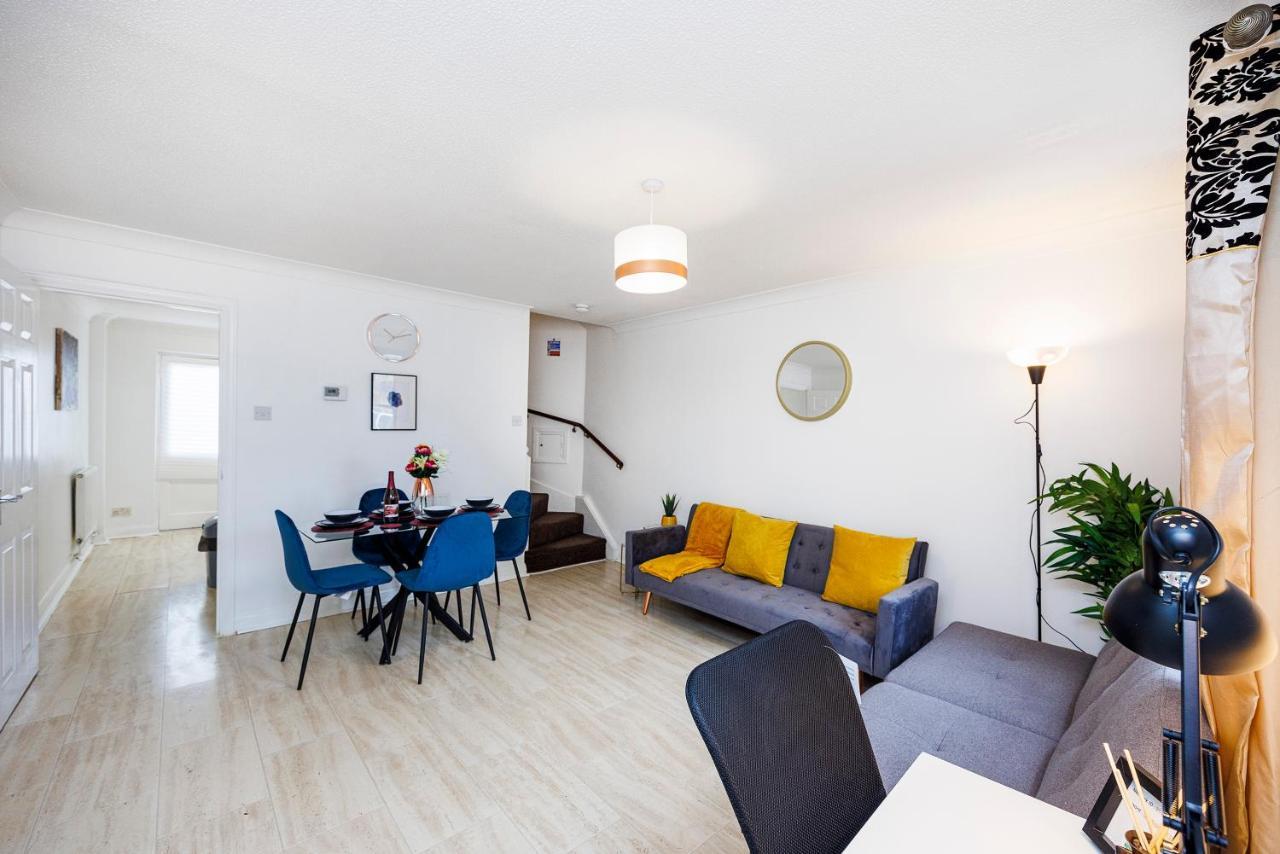 Lovely 2 Bd Hse With Parking Near Excel Apartamento