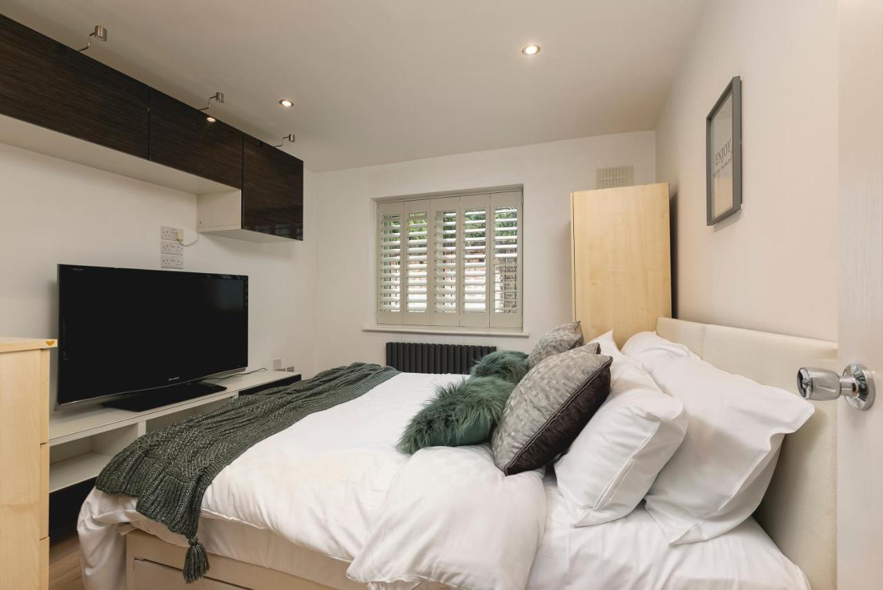 Just 20 Mins From Buckingham Palace!