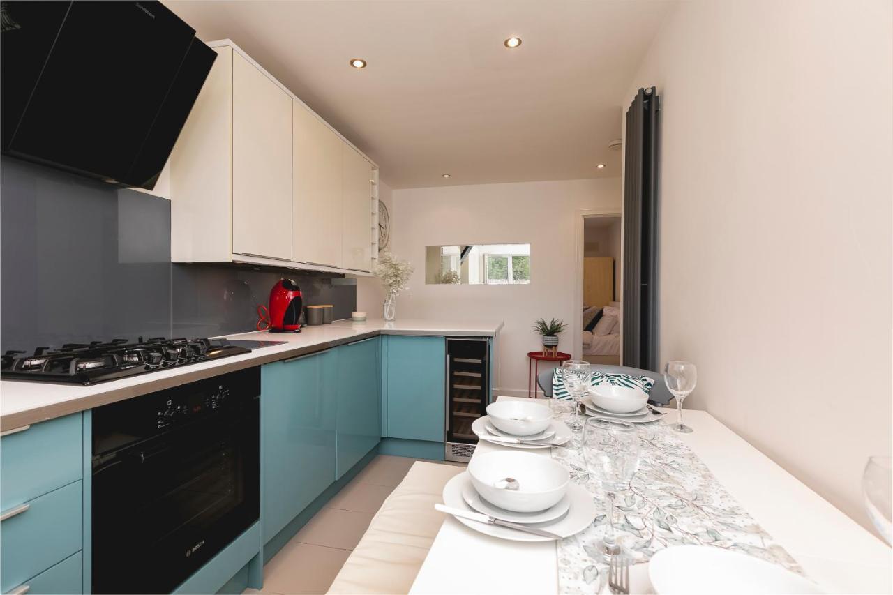 Just 20 Mins From Buckingham Palace! *