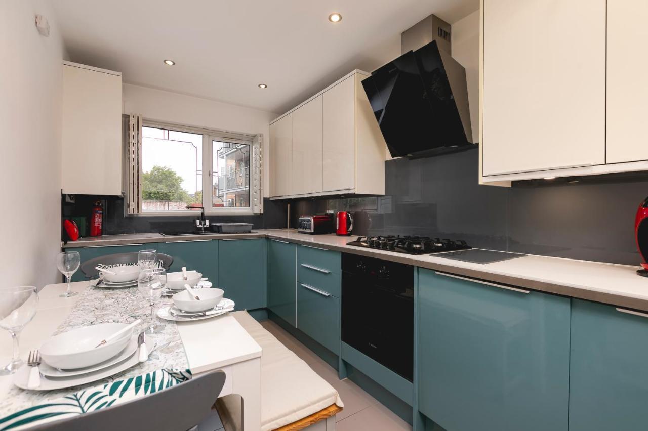 Just 20 Mins From Buckingham Palace! * London