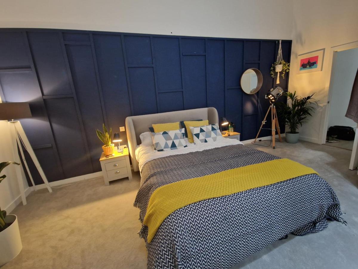 Lovely 2 Bedroom Apartment. Free Private Parking * Londen