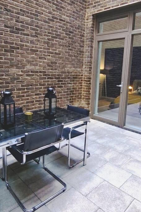 Lovely 2 Bedroom Apartment. Free Private Parking *