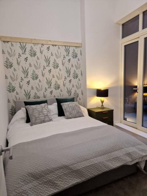 Appartement Lovely 2 Bedroom Apartment. Free Private Parking Londen