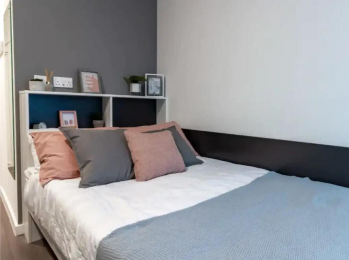Modern Rooms In Wembley, Sk * Londen