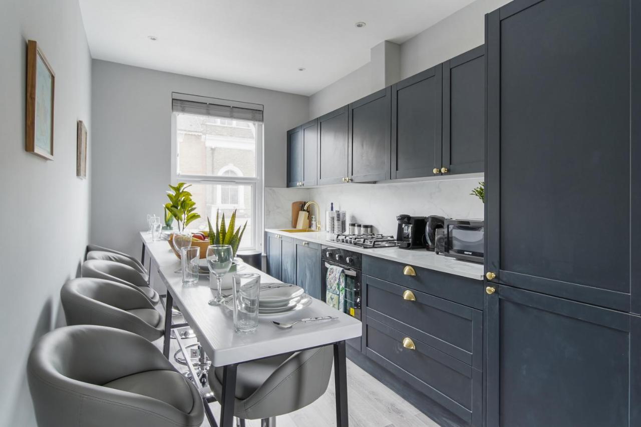 Stunning 3 Bed 3 Bath Townhouse * Londen