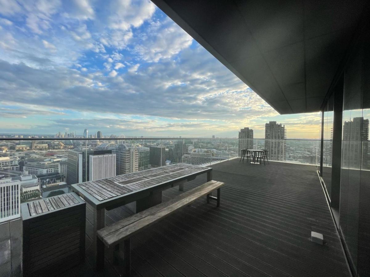 One Bedroom In Luxury On 30th Floor In Central With Breathtaking Skyline View Of Major Landmarks In *