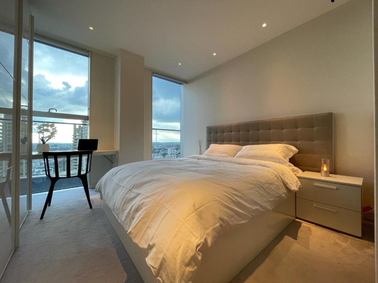 One Bedroom In Luxury On 30th Floor In Central With Breathtaking Skyline View Of Major Landmarks In Homestay *