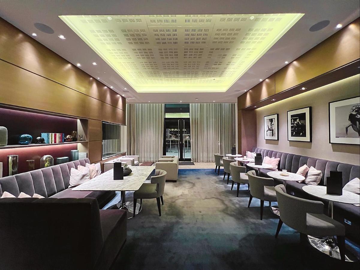 One Bedroom In Luxury On 30th Floor In Central With Breathtaking Skyline View Of Major Landmarks In