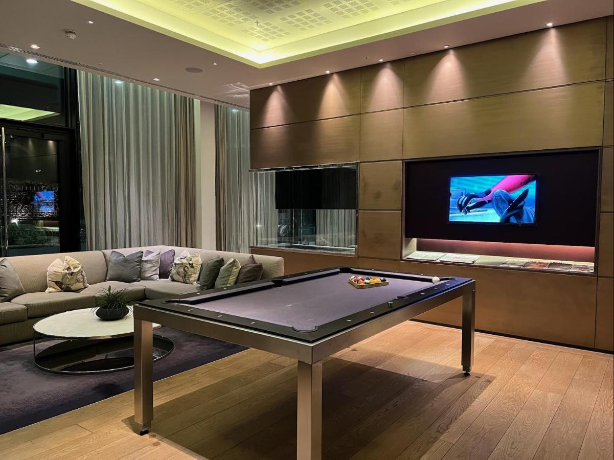 One Bedroom In Luxury On 30th Floor In Central With Breathtaking Skyline View Of Major Landmarks In *